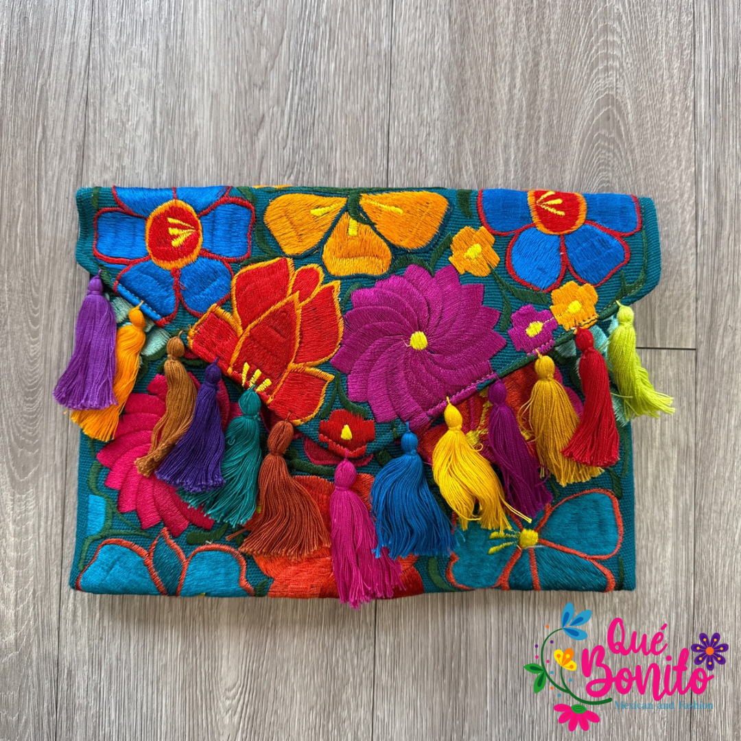 Embroidered Crossbody clutch Que Bonito Mexican and Fashion