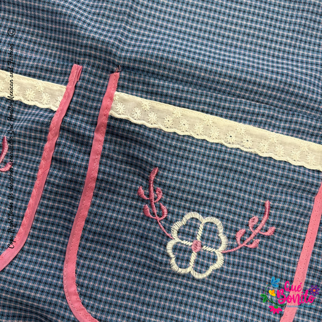 Titta Apron Traditional Style Two Pockets and Strings on the Side