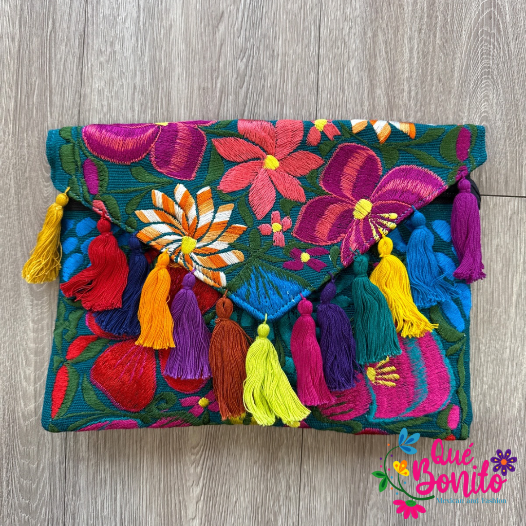 Embroidered Crossbody clutch Que Bonito Mexican and Fashion
