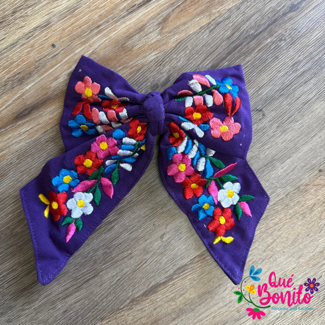 Embroidered Medium Bow with Clip