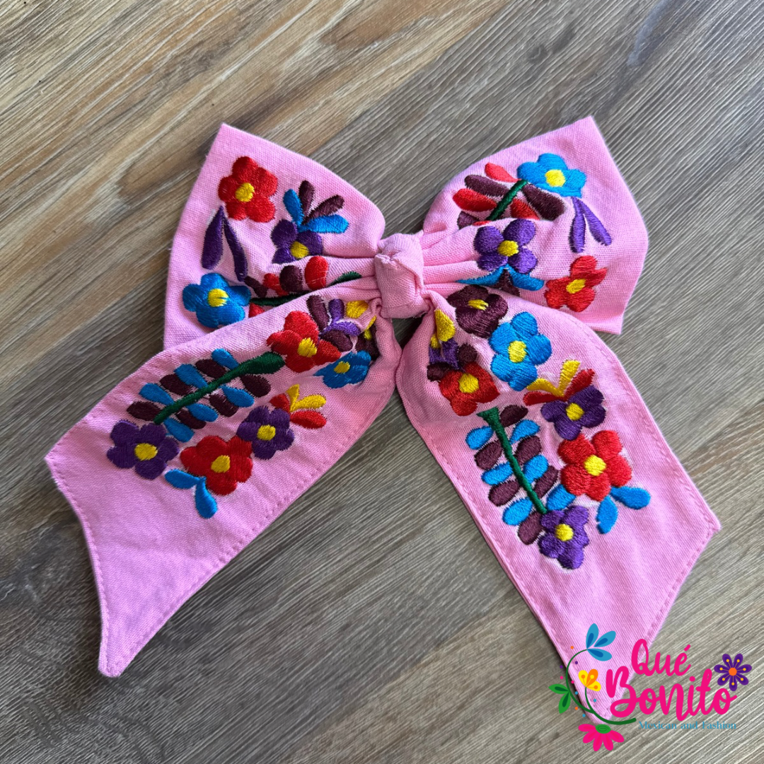 Embroidered Medium Bow with Clip