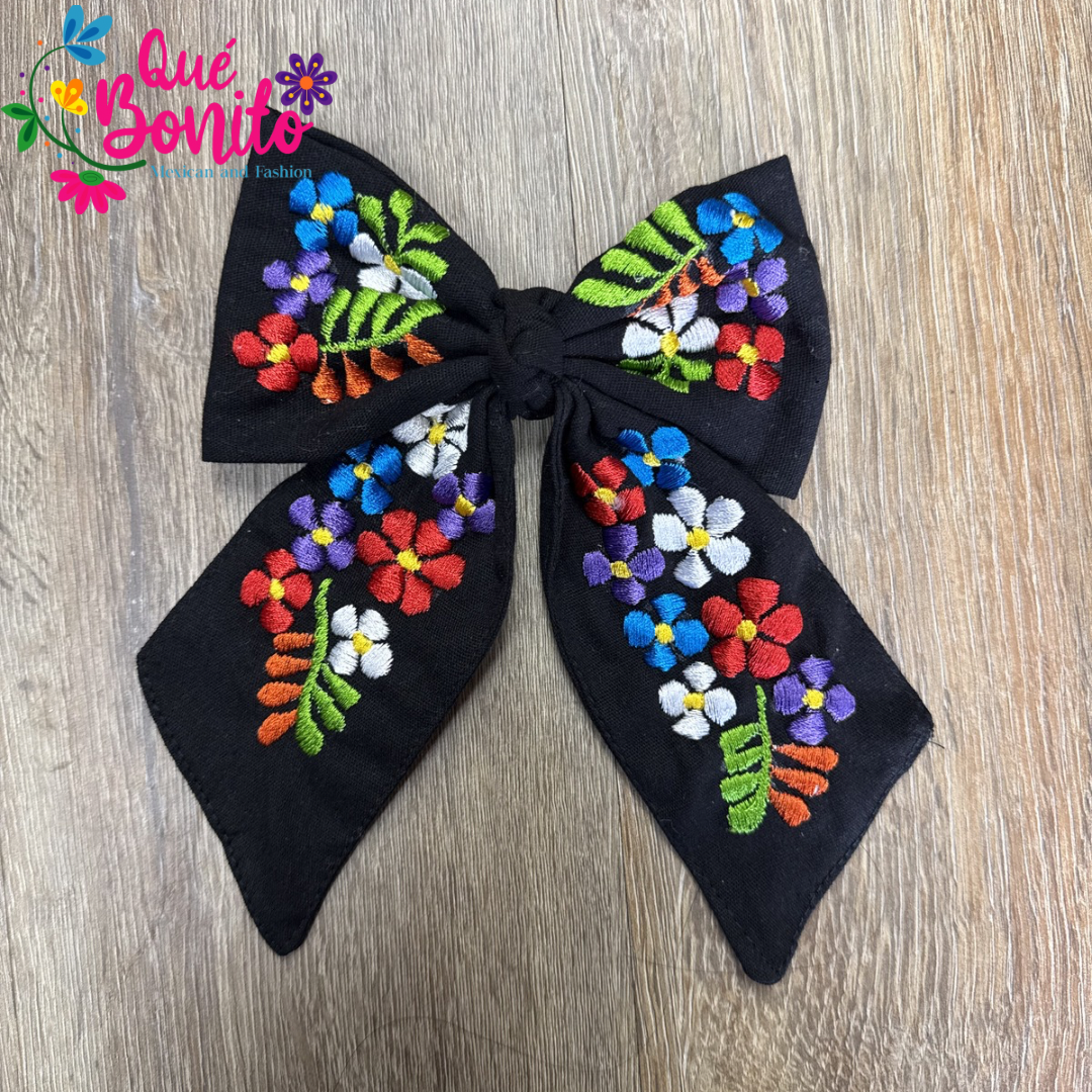 Embroidered Medium Bow with Clip