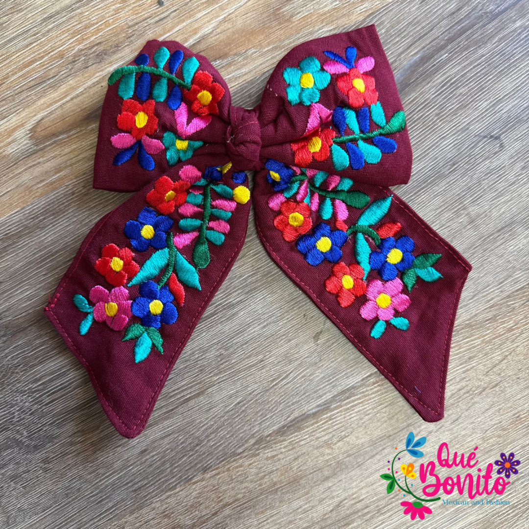 Embroidered Medium Bow with Clip