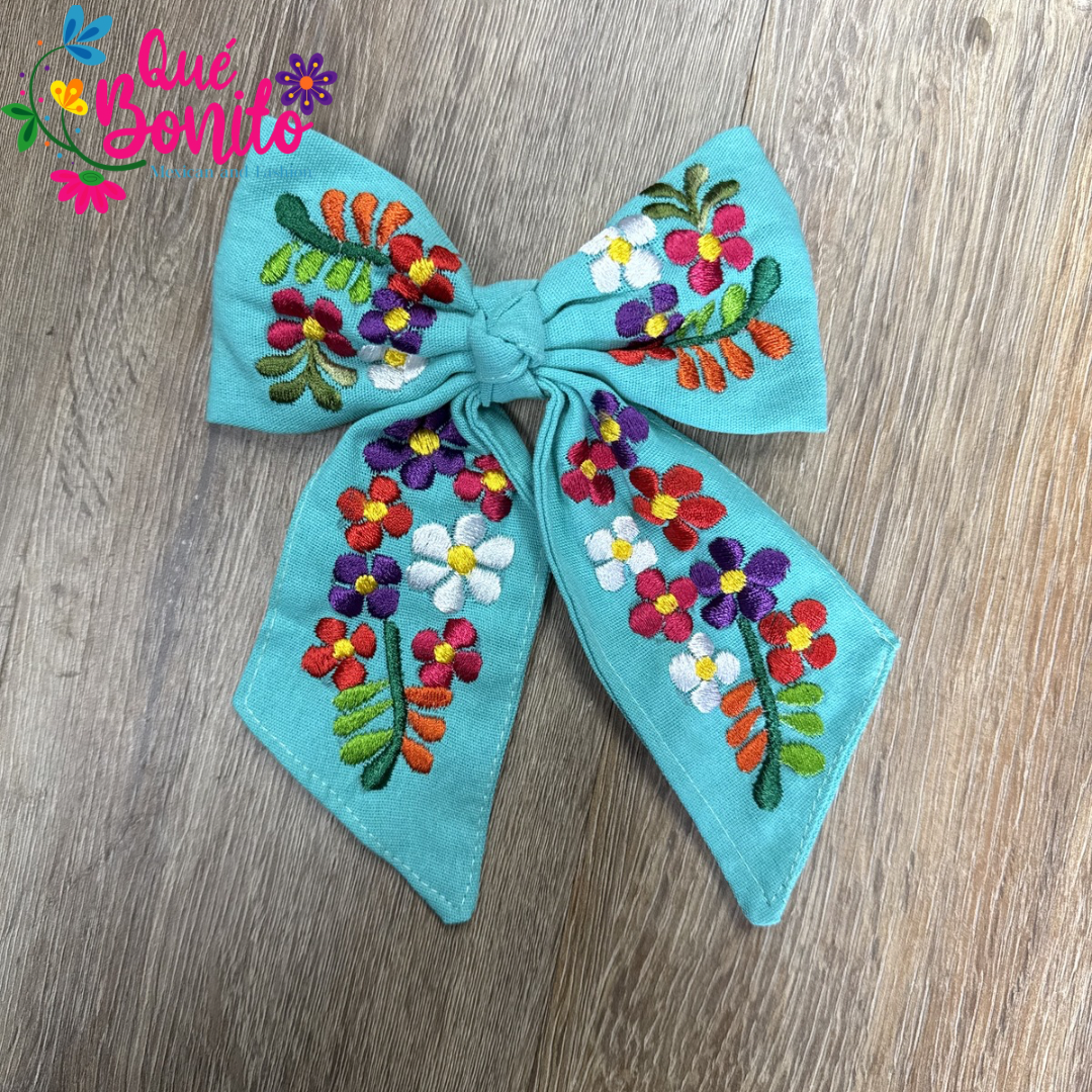 Embroidered Medium Bow with Clip