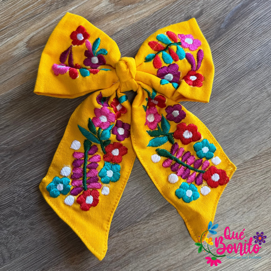 Embroidered Medium Bow with Clip