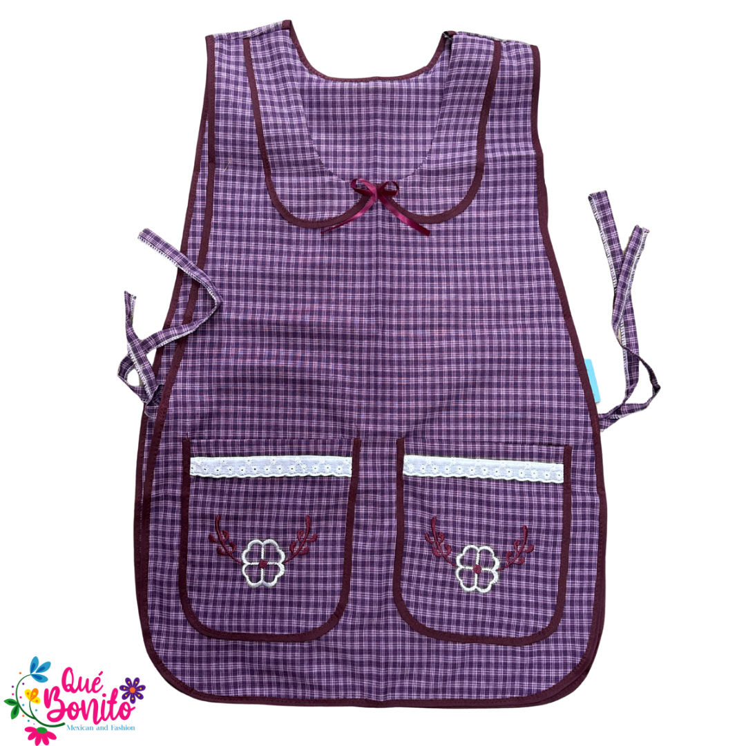 Titta Apron Traditional Style Two Pockets and Strings on the Side