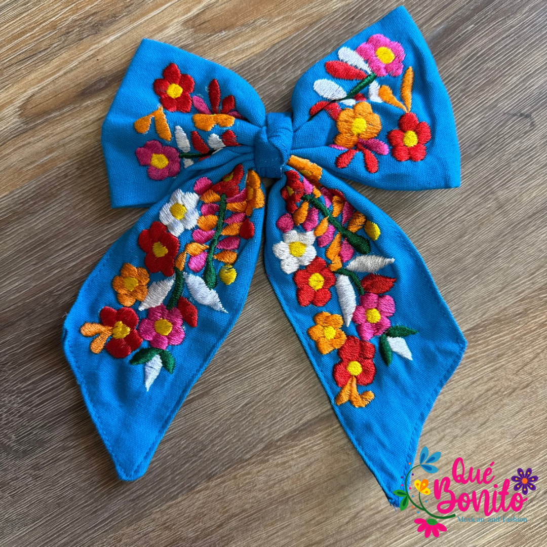 Embroidered Medium Bow with Clip