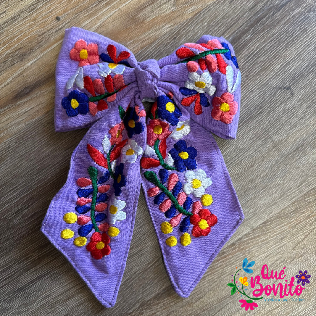 Embroidered Medium Bow with Clip