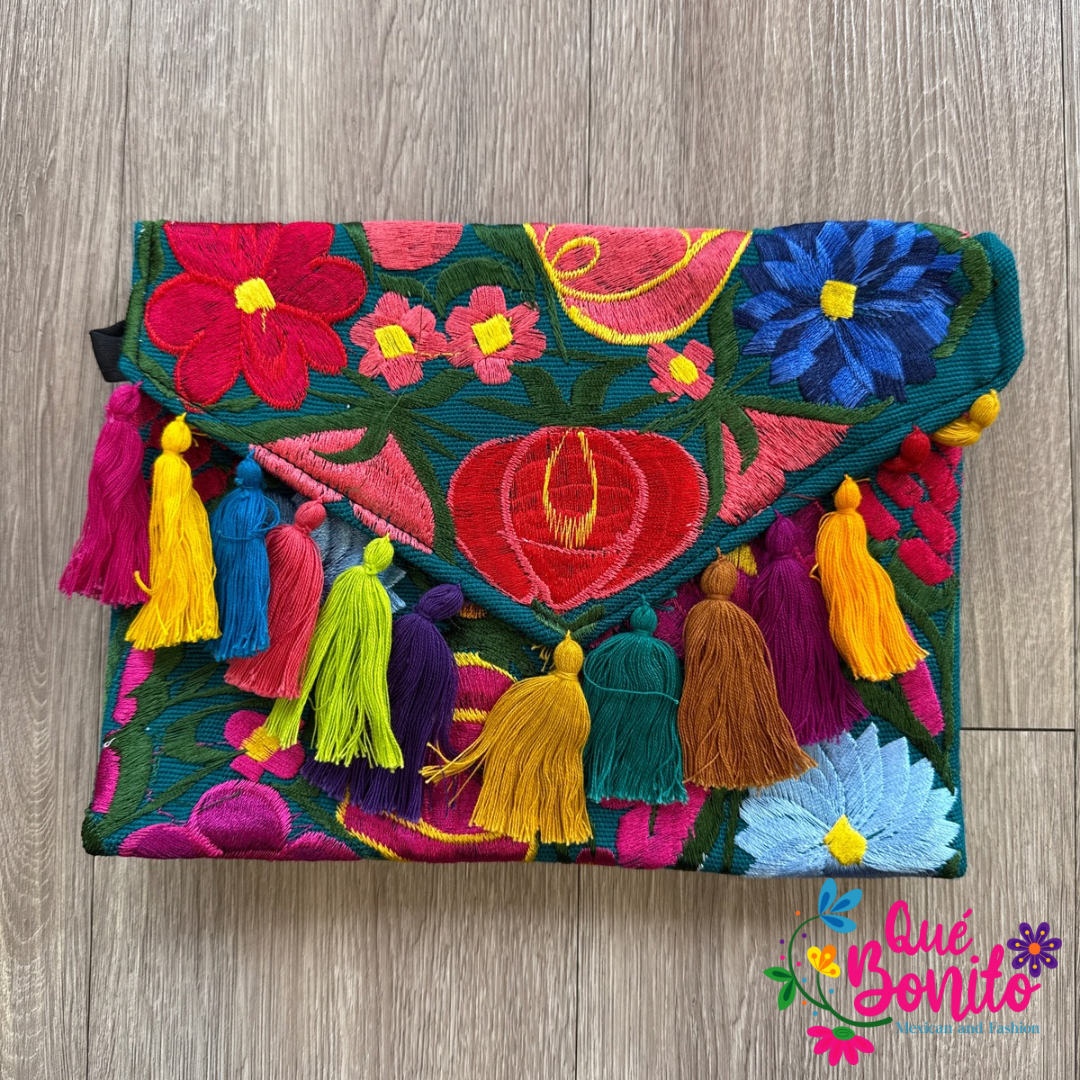Embroidered Crossbody clutch Que Bonito Mexican and Fashion