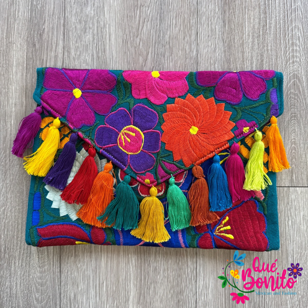 Embroidered Crossbody clutch Que Bonito Mexican and Fashion