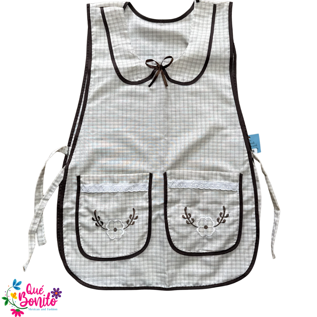 Titta Apron Traditional Style Two Pockets and Strings on the Side