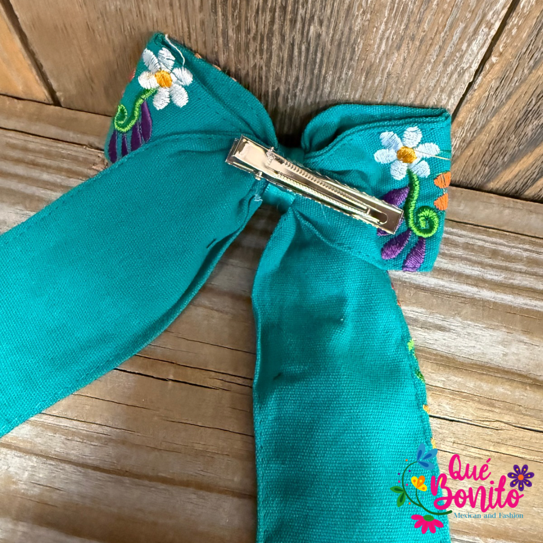 Embroidered Medium Bow with Clip