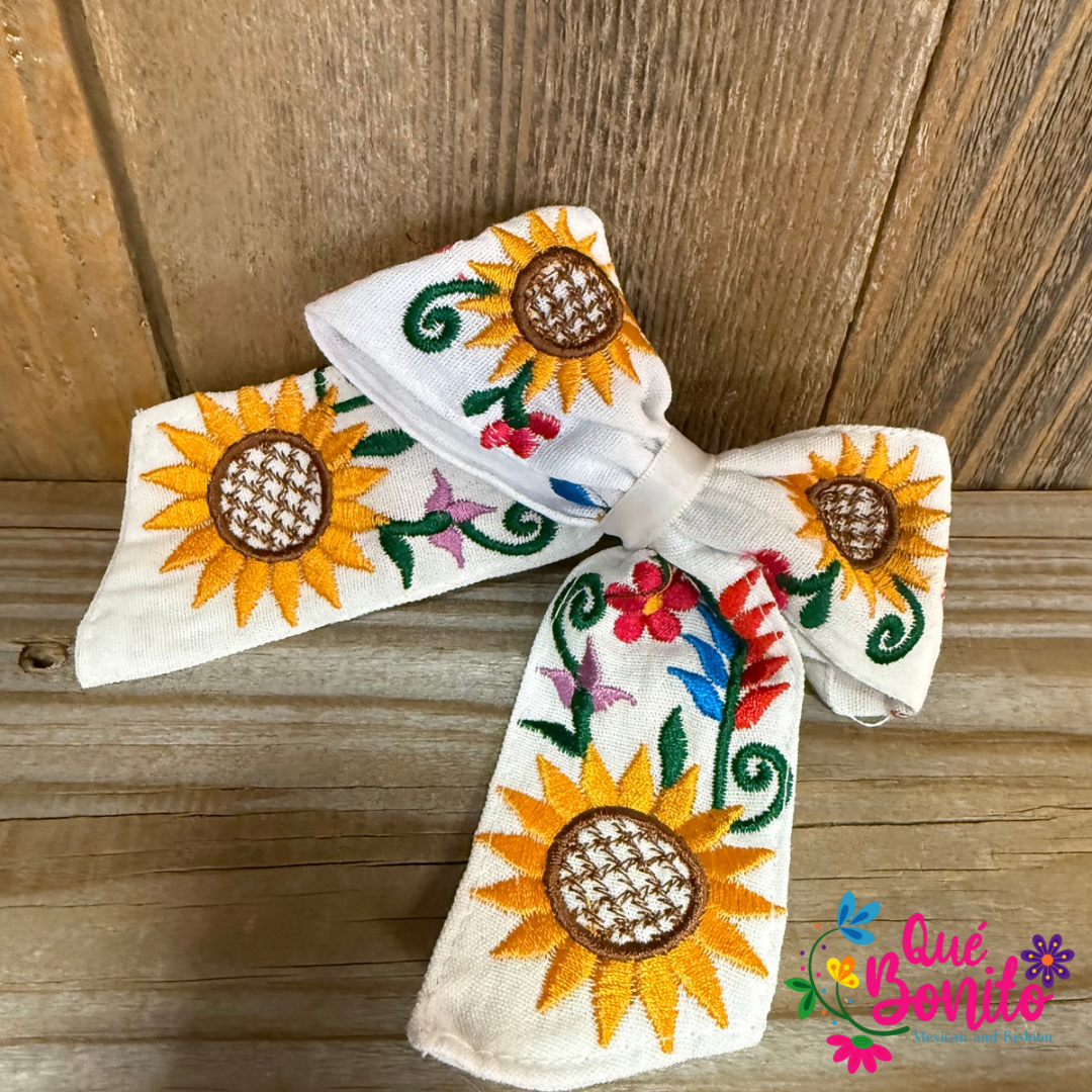 Embroidered Medium Bow with Clip