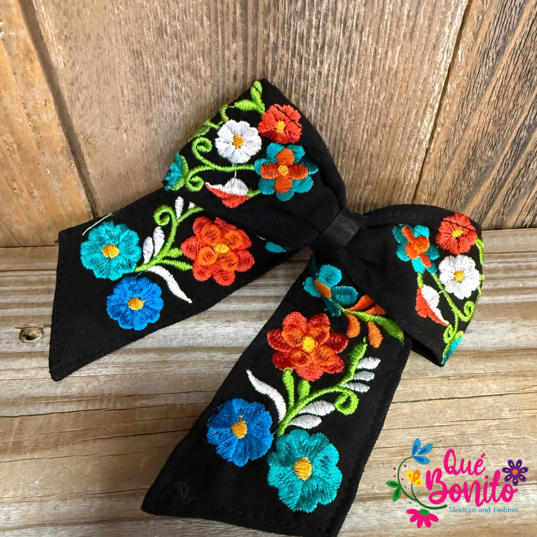 Embroidered Medium Bow with Clip