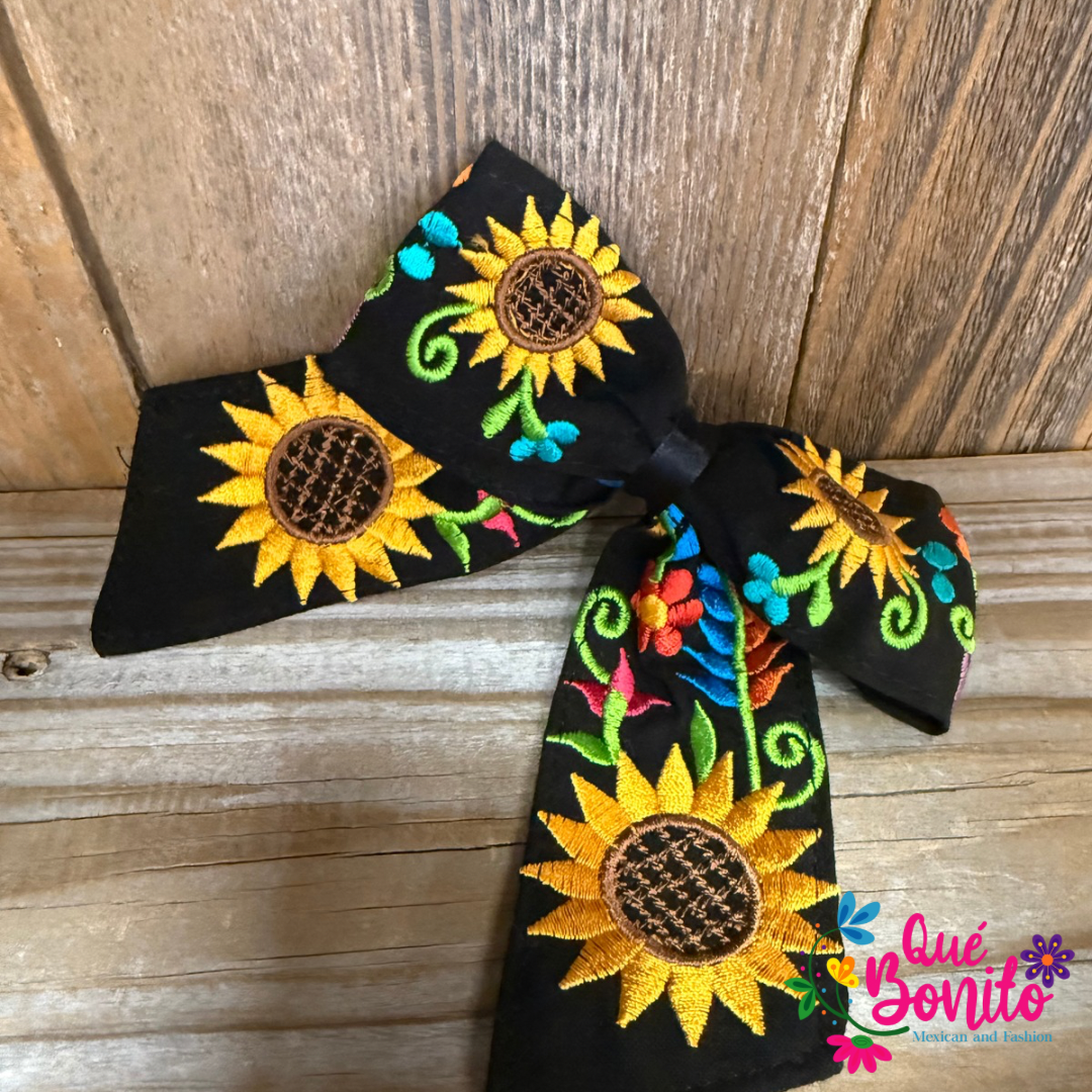 Embroidered Medium Bow with Clip