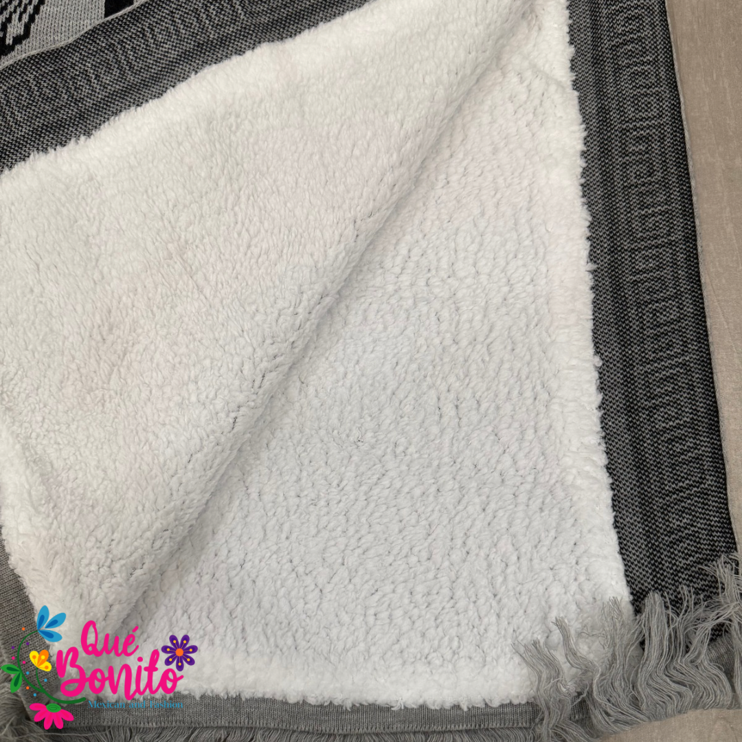 Poncho Fleeced with Hoodie Que Bonito Mexican and Fashion