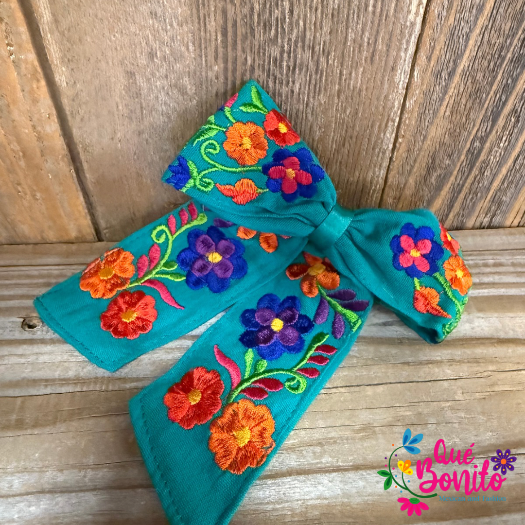Embroidered Medium Bow with Clip