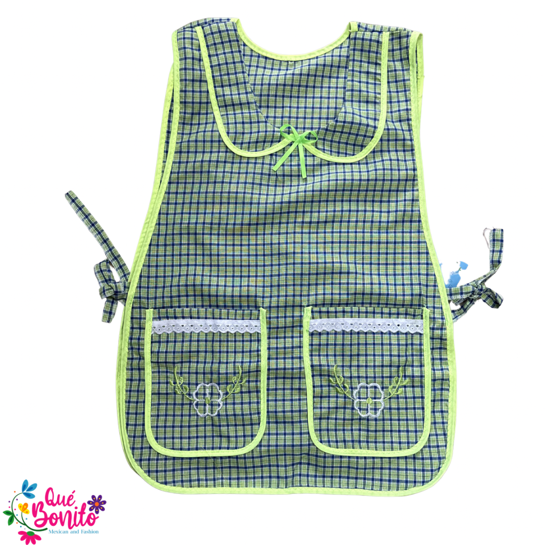 Titta Apron Traditional Style Two Pockets and Strings on the Side