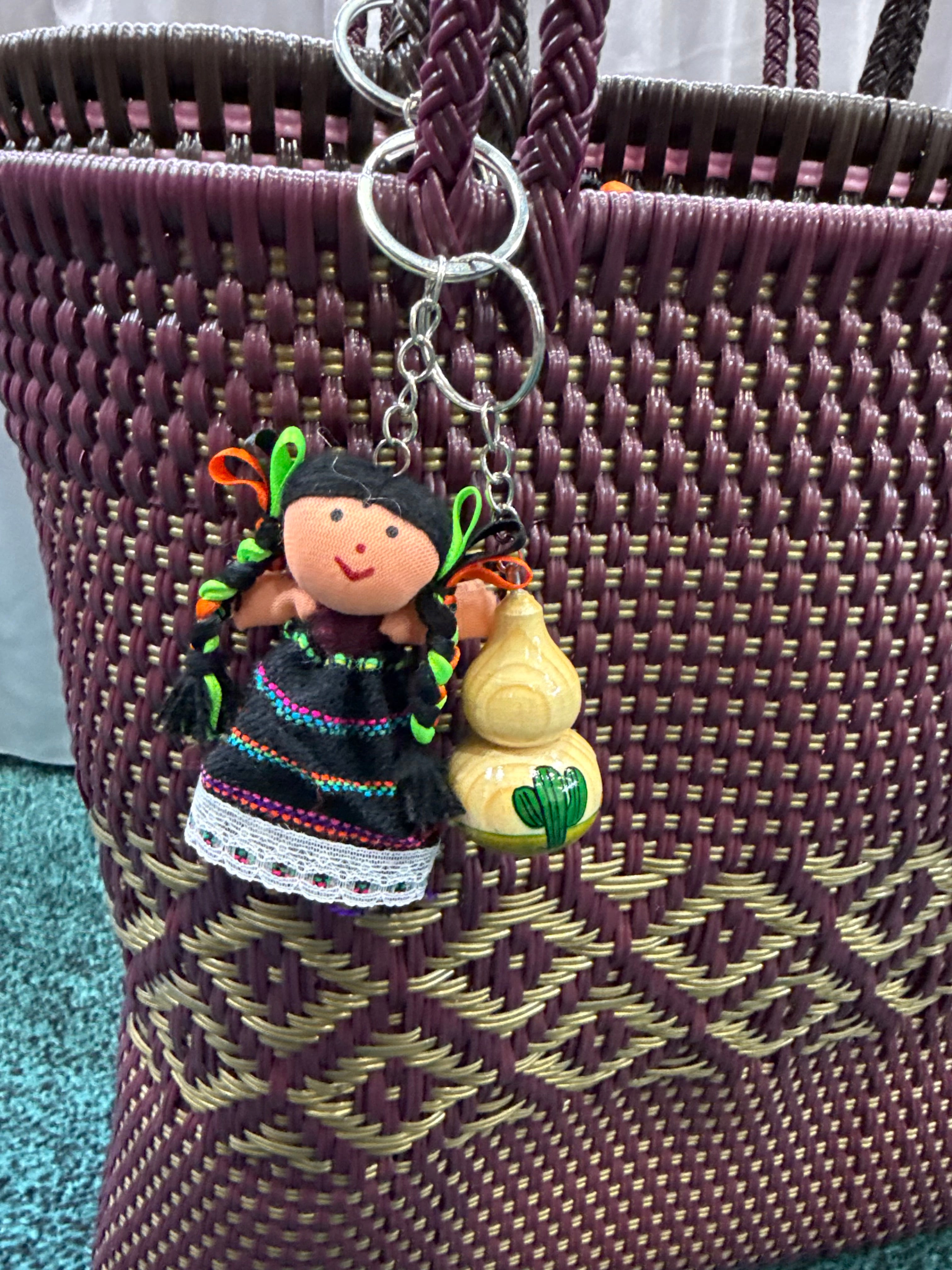 Extra Large Shopping Tote Hand Woven with Handle with Artisan Keychain.