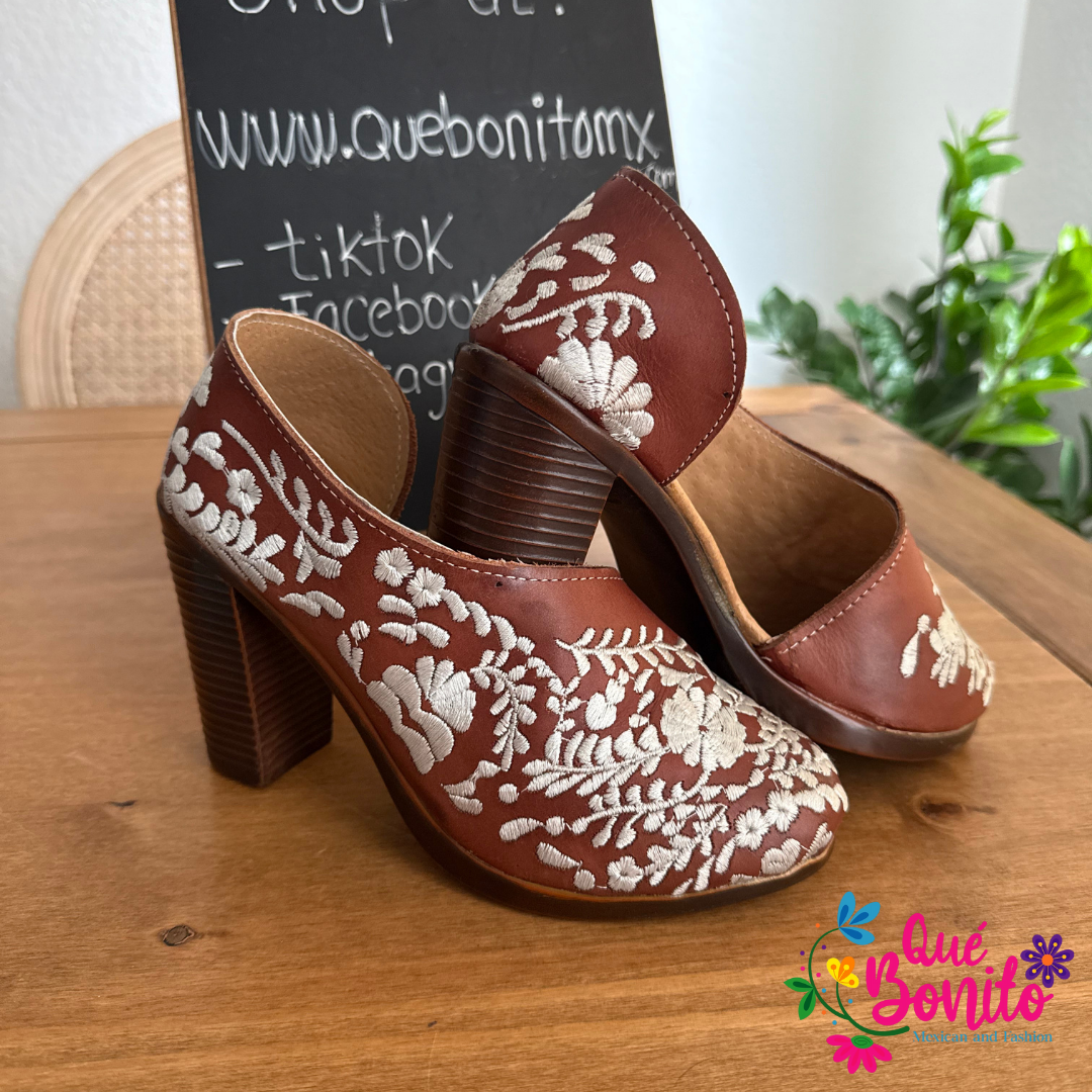 Embroidered Brown Cielito Lindo Heel