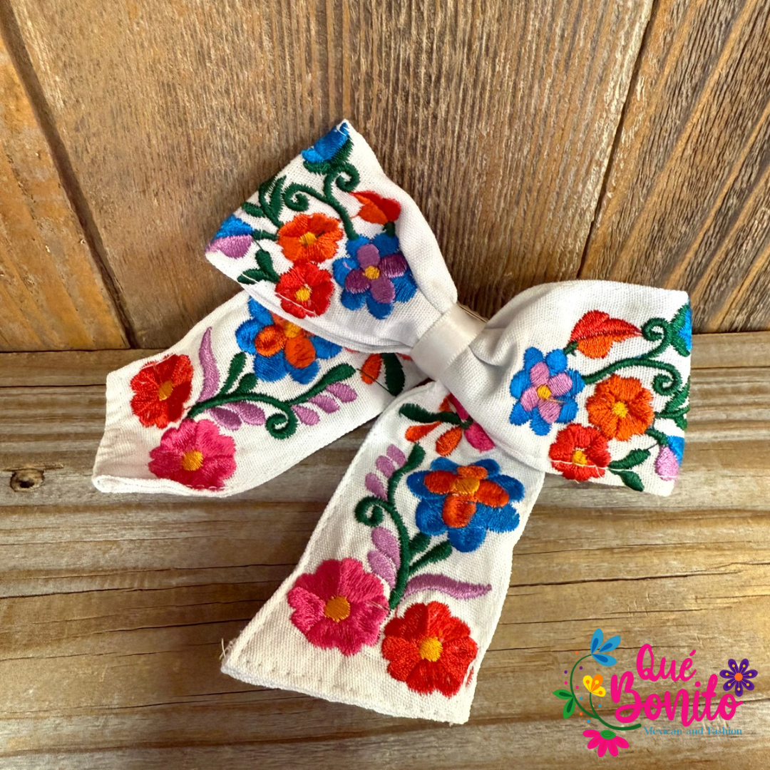 Embroidered Medium Bow with Clip